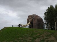Ямальский мамонт в городе Салехарде. Памятник на паромной переправе