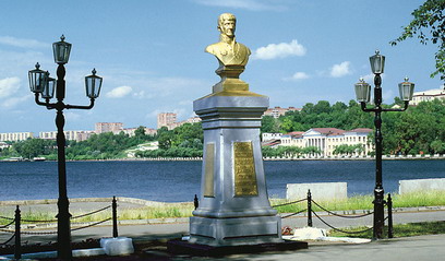 Памятник А. Ф. Дерябину