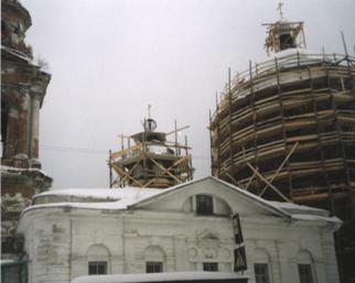Реставрируемая церковь в Миньяре